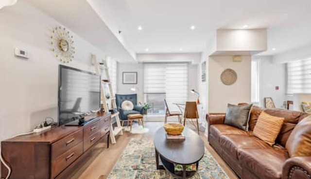 Charming Oasis In Richmond Hill