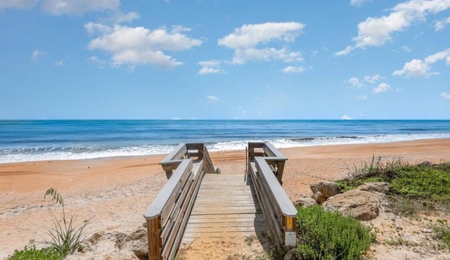 Charming Oceanfront 2-Bedroom Condo in Superb Ormond/Daytona Beach with AC, WiFi in Ormond Beach