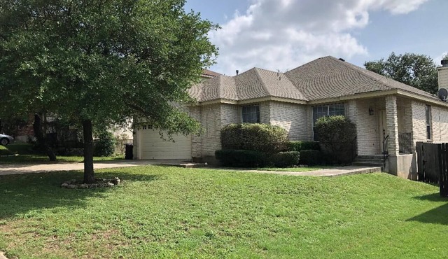 Charming single-story 3-bedroom home nestled in the desirable Stone Oak area