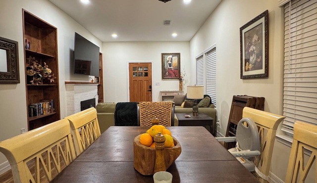 Charmingly located 3/2 house in Pensacola with many amenities