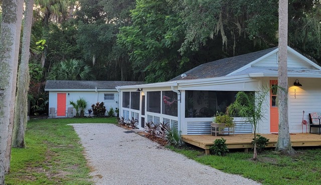 Cheerful, Classic Florida Bungalow in New Smyrna Beach