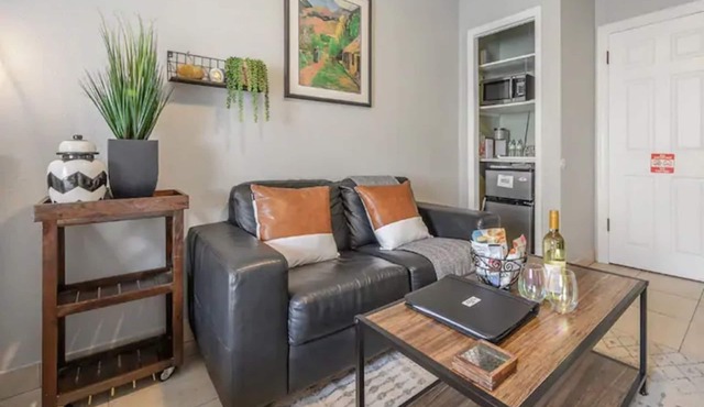 Chic & Affordable Ybor Studio steps from 7th Ave #3