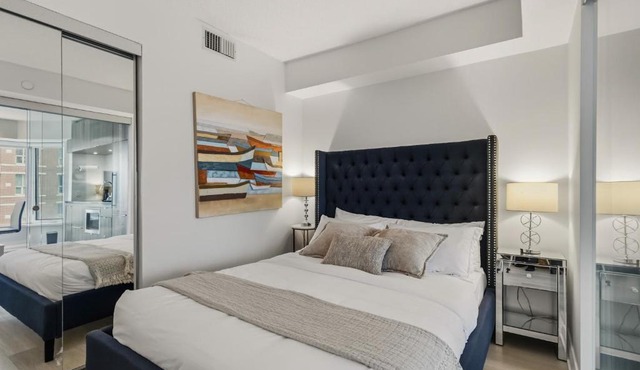 Chic Yorkville 1BR Suite