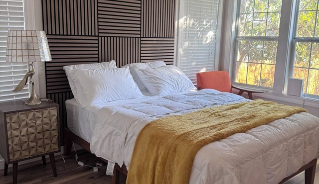 Classic 3-bedroom 2-bath House Minutes from Downtown