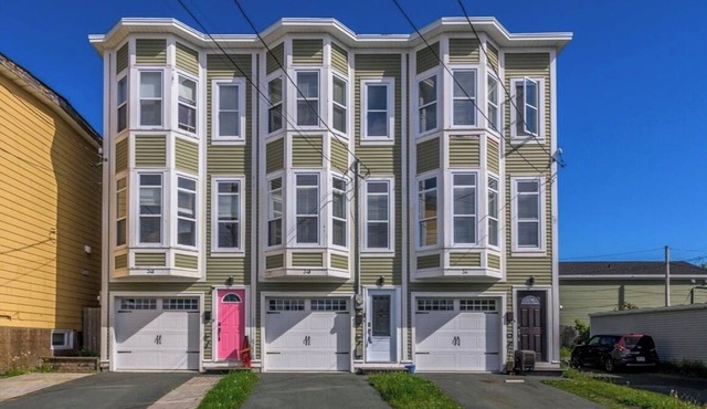 Classy Modern Home-Downtown St Johns with Garage in St. John's