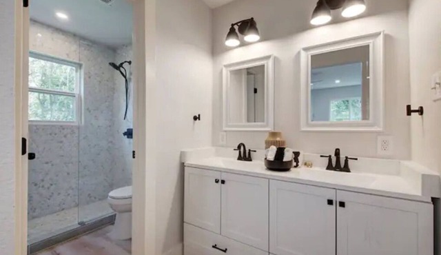 Clean & Spacious 3 miles from Domain & Q2 Stadium