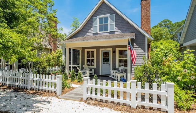 Coastal Cottage with Golf Cart and Bikes