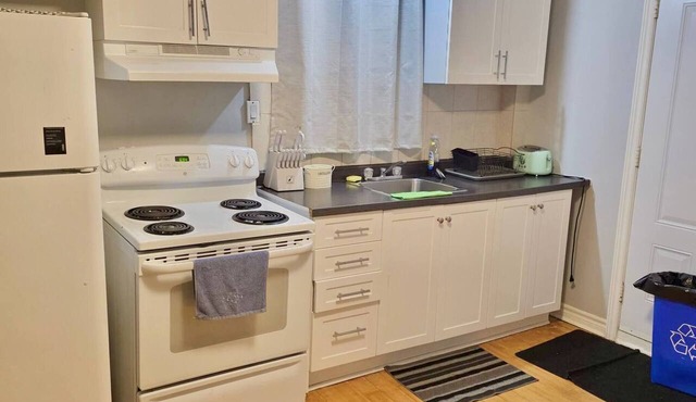 Comfortable 2-bedroom Apartment in Laval, 2 Parking Spaces, Optional Car Ren