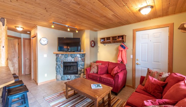 Comfortable 2 Bedroom Condo at Apex Mountain