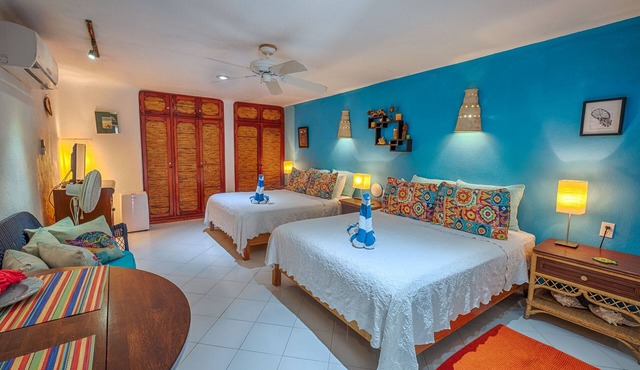 Comfortable and affordable studio, perfect for a couple! Beach access, AC!
