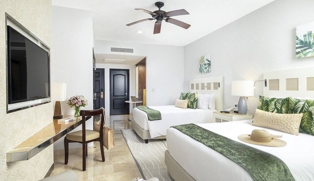 Comfortable Beach Resort Studio Near Isla Mujeres Ferry in Cancún