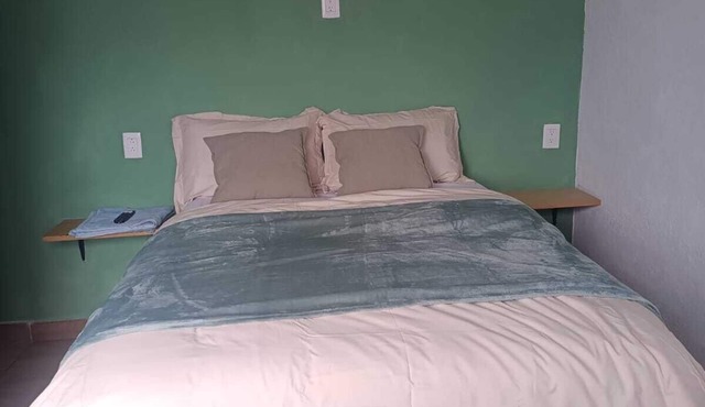 Comfortable room with private bathroom next to plaza candiles in Querétaro