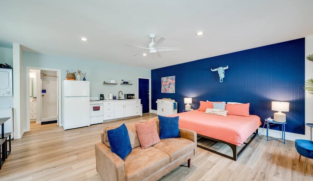 Comfortable Suite With Porch And Kitchenette