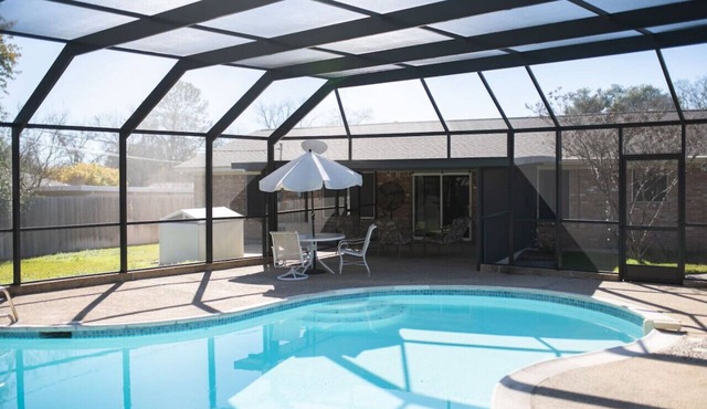 Covered Pool 1 Mi Walk to Kyle Field