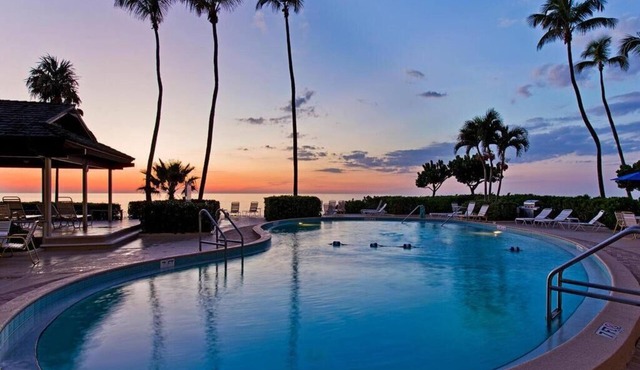 Coveted Naples Continental Club - Directly on the beach