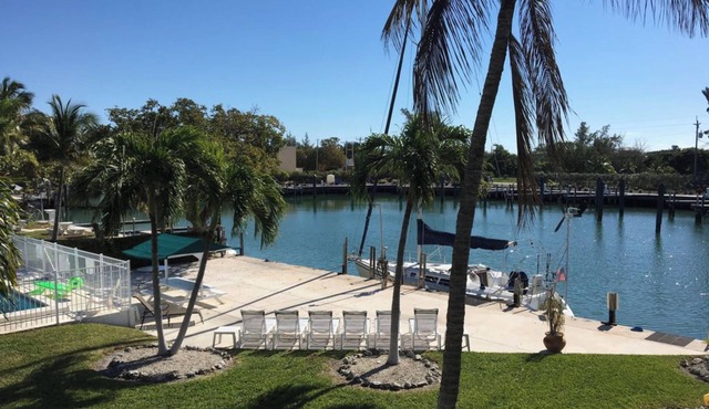 Cozy 1 bedroom 1 bath condo minutes from Sombrero beach.