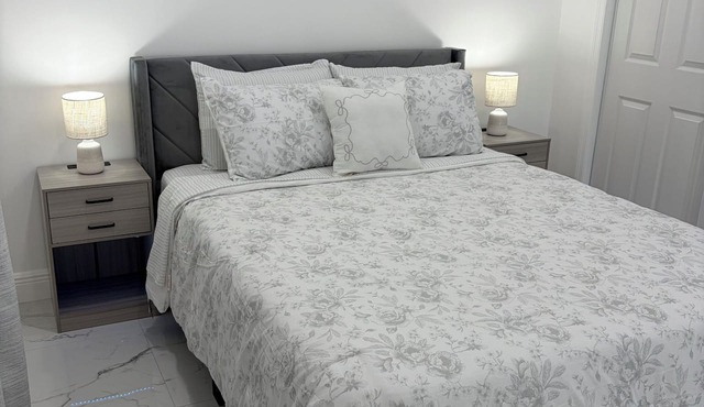 Cozy 1-bedroom Studio. Private Entrance. Free Parking