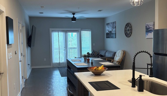 Cozy 2-bedroom condo with AC in brilliant Austin location