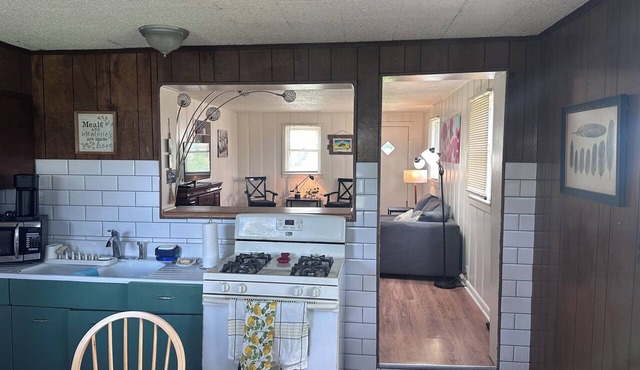 Cozy 2-bedroom house situated on 12 acres in Kansas City, Missouri