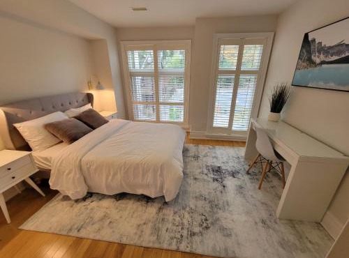 Cozy 3BR Retreat with Dedicated Work table and Parking