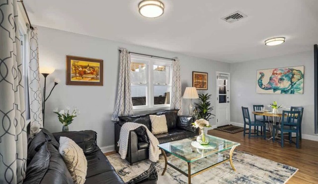 Cozy 3BR w Parking, near NYC