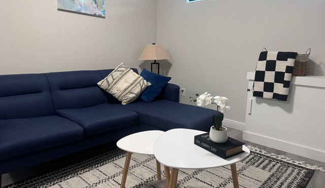 Cozy basement suite near Airport