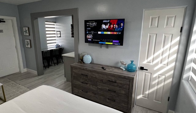 Cozy Beachside Modern Boutique Hotel Suite with Kitchen - by Oceano Suites