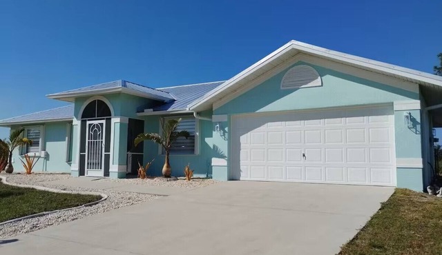 Cozy coastal themed Vacation Home!