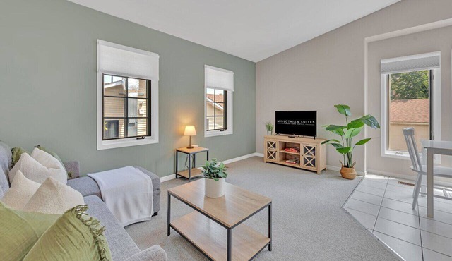 Cozy & Comfortable, Downtown, Parking | TJS2