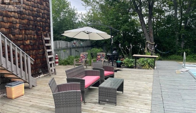 Cozy cottage w/fire pit &waterview, close to parlee beach and amenities.