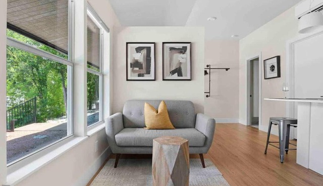 Cozy Downtown Studio - near UT