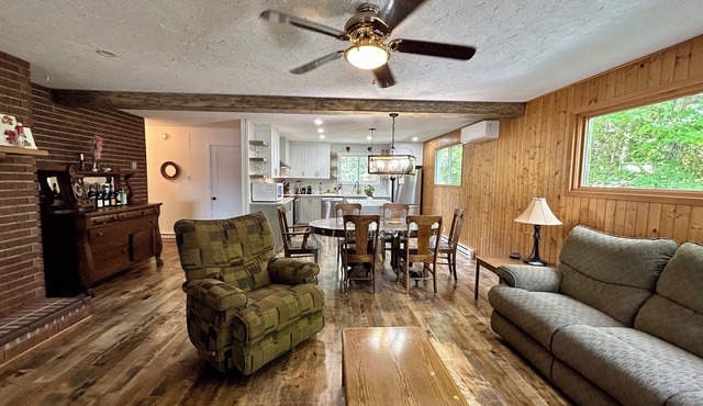Cozy front lake cottage