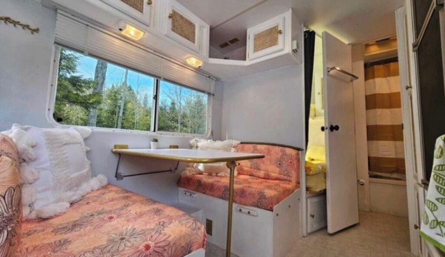 Cozy Glamping Guesthouse with private yard, patio, firepit.
