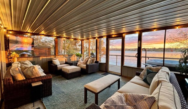 Cozy lakefront A‑frame w/hot tub & dock