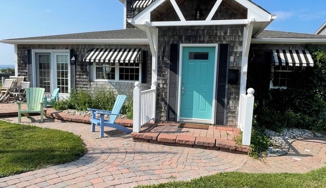 Cozy Nantucket style 3 + bedroom house in Shediac NB Canada