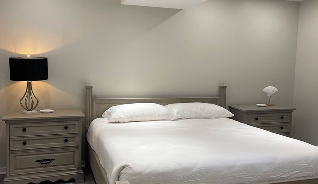 Cozy Oceanmount 1BR Suite with Sofa Bed – Ideal Escape