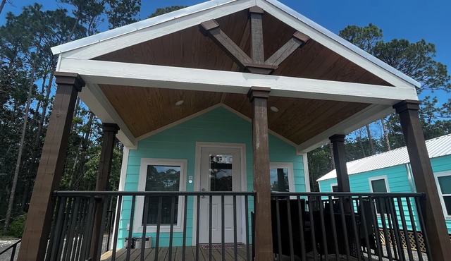 Cozy pet friendly 2-bedroom cabin in Steinhatchee, FL