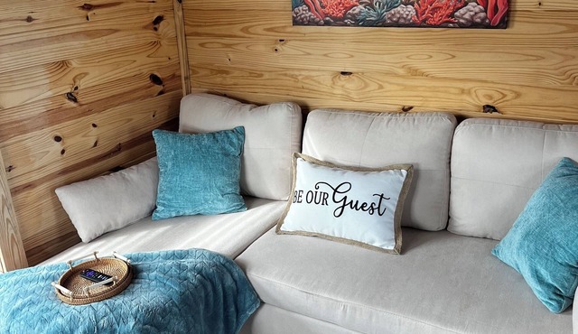 Cozy pet friendly 2-bedroom cabin in tranquil Steinhatchee