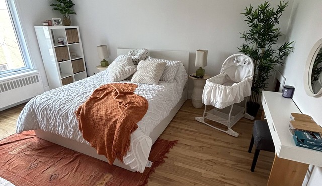 cozy, spacious and bright 3 bedrooms apartment, walking distance to metro.