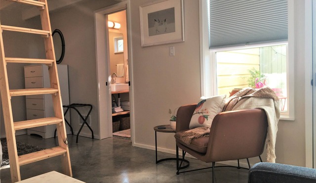 Cozy Studio & Loft with full amenities & close to several hot spots!