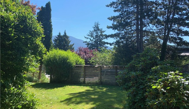 Cozy suite minutes from the ocean on Bowen Island