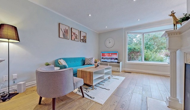 Cozy three bedrooms in Scarborough
