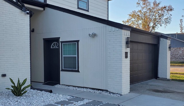 Cozy, Unique & Private Apartment in Prime Location Near IAH Airport