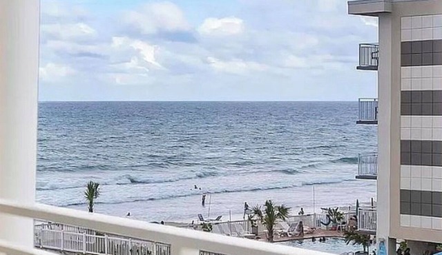 Cozy, updated 1-bedroom condo steps from the ocean