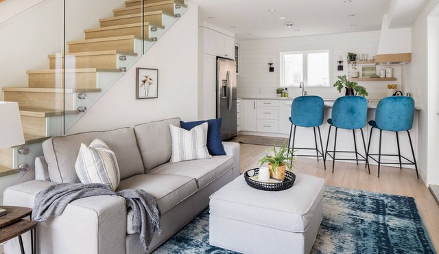 Creekside Urban Guesthouse w/King bed & Parking
