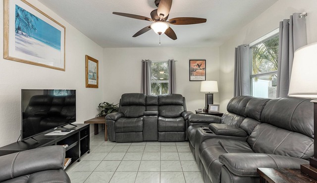 Cute 2BR/1BA Gem near Beaches, Bikes, Bars, Bayous