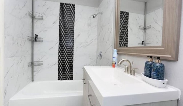 Cute Home close to Downtown, The Quarry and more!
