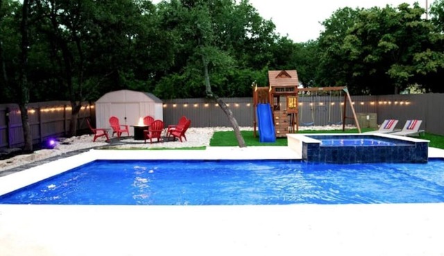 D'Oasis "Pool Paradise" Hot tub, Sleeps19 Pet friendly, Come Celebrate BOOK IT!