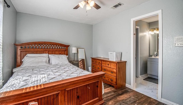 Deevine Homes - Private Bedrooms with Shared Bathroom
