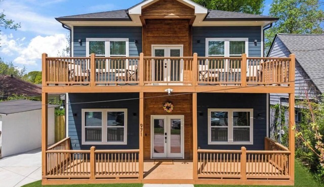 Delightful 4 Bedroom Home with Hot Tub, Game Rm, Putt Putt,Near Mercedez Stadium